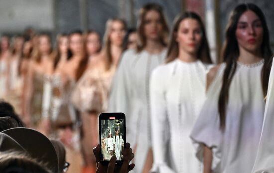 Модные показы в рамках "BRICS+ Fashion Summit"