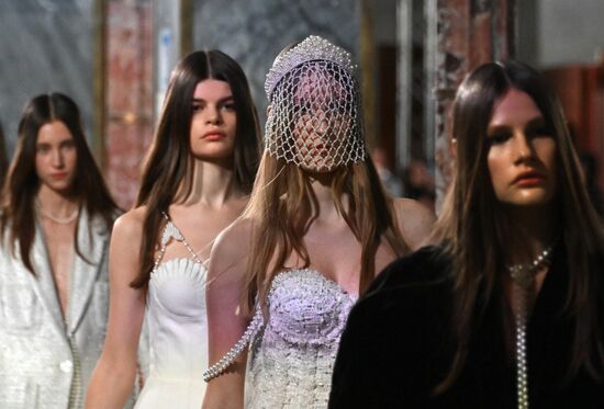 Модные показы в рамках "BRICS+ Fashion Summit"