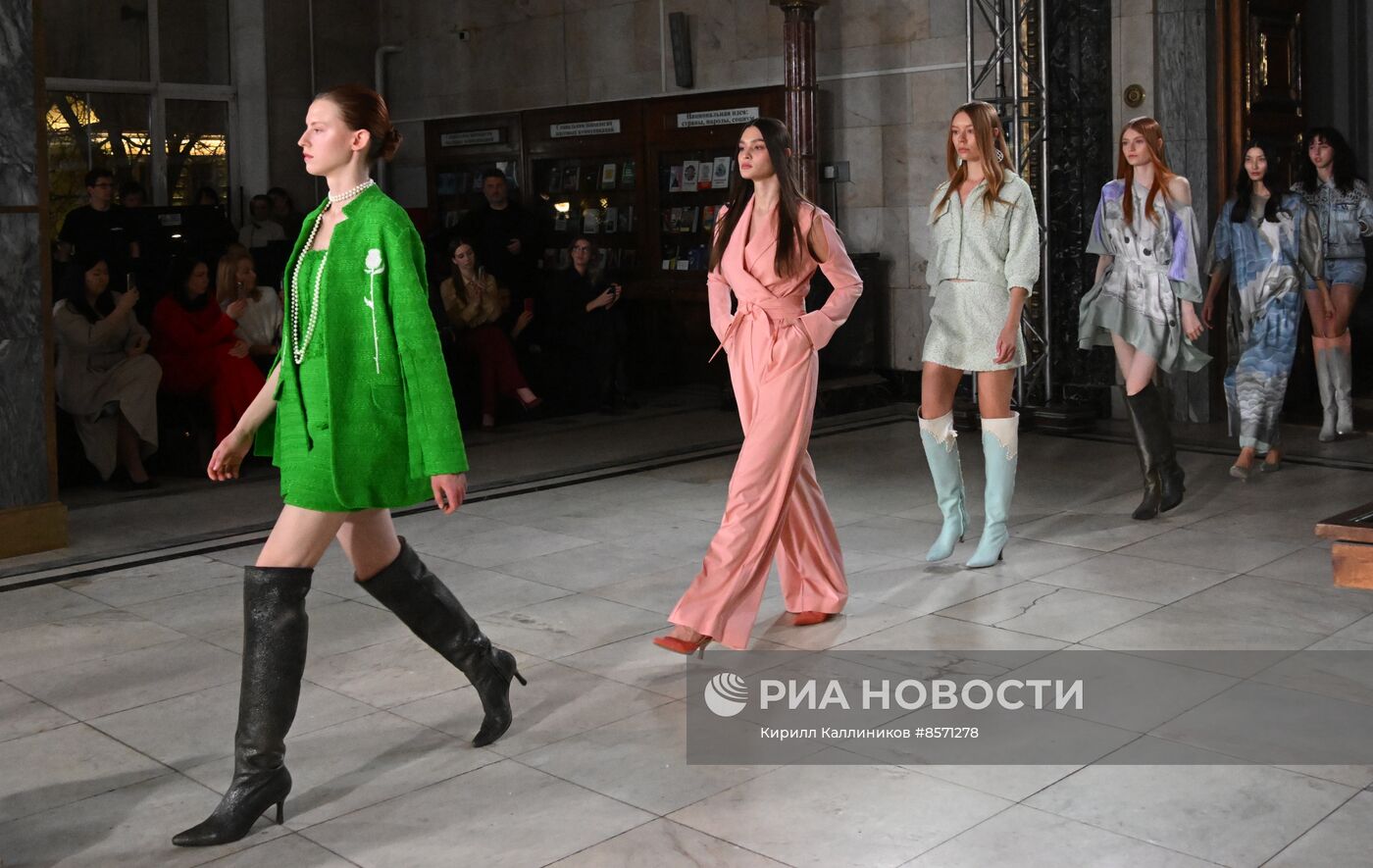 Модные показы в рамках "BRICS+ Fashion Summit"