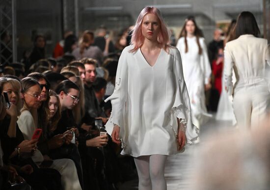 Модные показы в рамках "BRICS+ Fashion Summit"