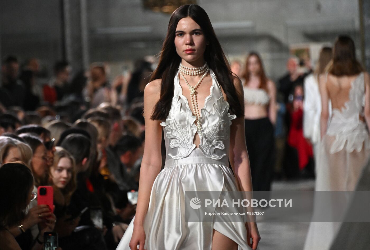 Модные показы в рамках "BRICS+ Fashion Summit"