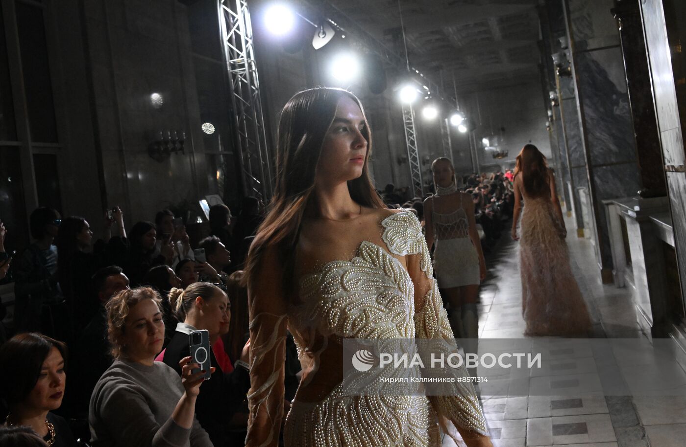 Модные показы в рамках "BRICS+ Fashion Summit"