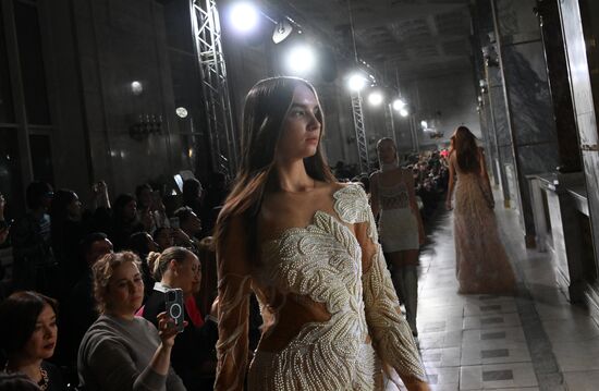 Модные показы в рамках "BRICS+ Fashion Summit"