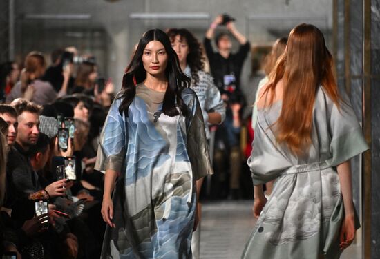 Модные показы в рамках "BRICS+ Fashion Summit"