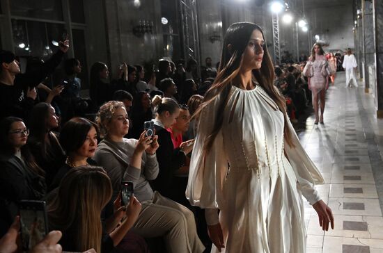 Модные показы в рамках "BRICS+ Fashion Summit"