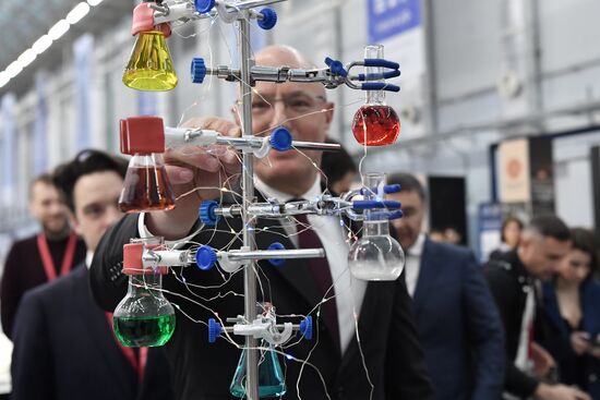 Вице-премьер РФ Д. Чернышенко посетил III Конгресс молодых ученых