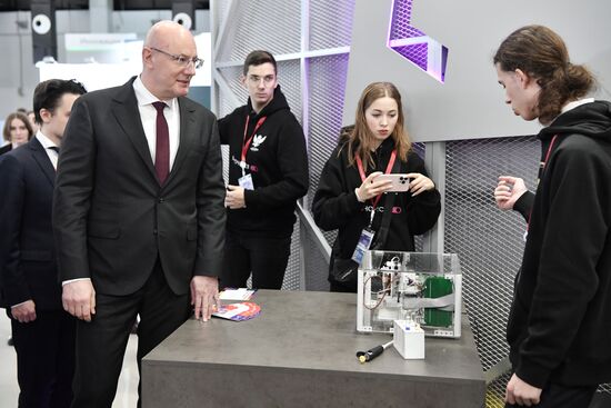 Вице-премьер РФ Д. Чернышенко посетил III Конгресс молодых ученых