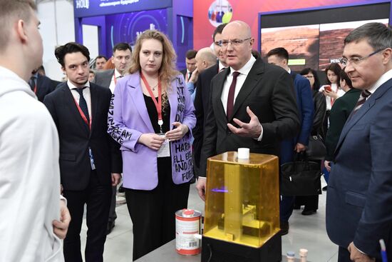 Вице-премьер РФ Д. Чернышенко посетил III Конгресс молодых ученых