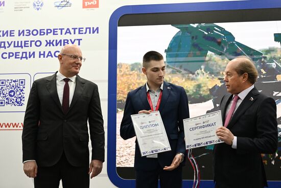 Вице-премьер РФ Д. Чернышенко посетил III Конгресс молодых ученых