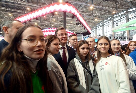 Международная выставка-форум "Россия"
День Региона - Самарская область
Дмитрий Азаров, губернатор Самарской области Место: Россия, Москва. Автор: Кирилл Каллиников/РИА Новости. Выставка "Россия". День Региона - Самарская область