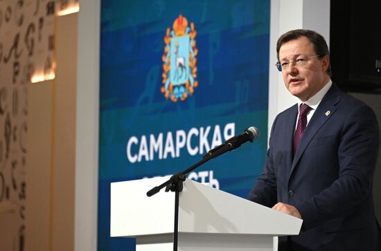 Международная выставка-форум "Россия"
День Региона - Самарская область
Дмитрий Азаров, губернатор Самарской области Место: Россия, Москва. Автор: Кирилл Каллиников/РИА Новости. Выставка "Россия". День Региона - Самарская область