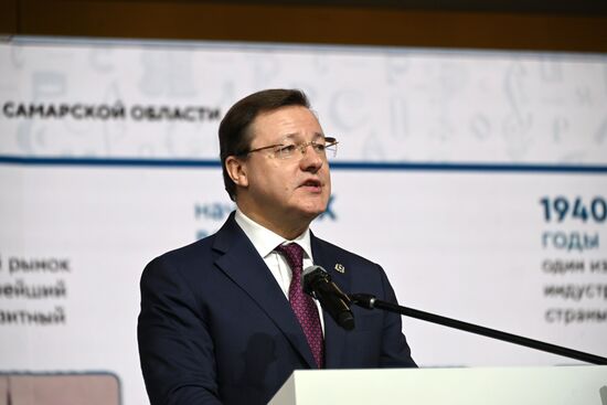 Международная выставка-форум "Россия"
День Региона - Самарская область
Дмитрий Азаров, губернатор Самарской области Место: Россия, Москва. Автор: Кирилл Каллиников/РИА Новости. Выставка "Россия". День Региона - Самарская область