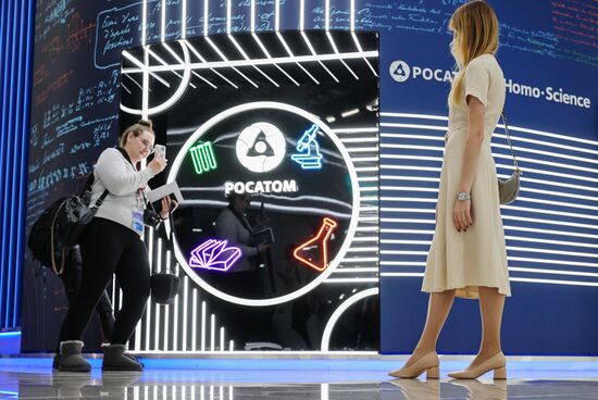 III КМУ-2023. Работа конгресса
Фото могут быть использованы при наличии обязательной ссылки на источник Место: Россия, Федеральная территория "Сириус". Автор: Александр Кряжев. III КМУ-2023. Работа конгресса