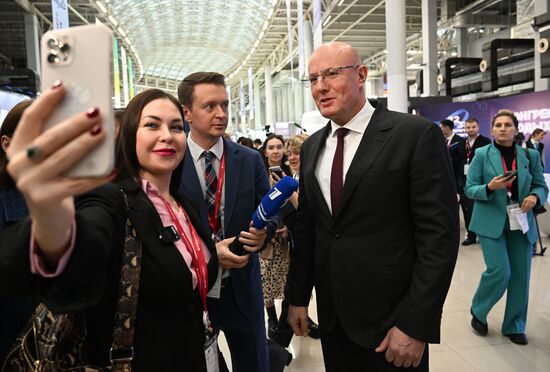 Вице-премьер РФ Д. Чернышенко посетил III Конгресс молодых ученых