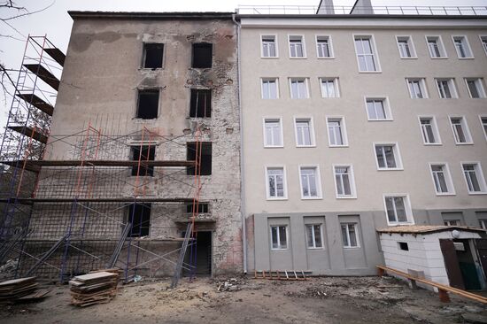 Восстановление разрушенных в ходе боевых действий домов в Мариуполе