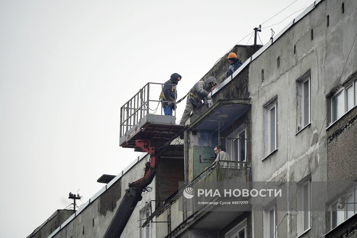 Восстановление разрушенных в ходе боевых действий домов в Мариуполе