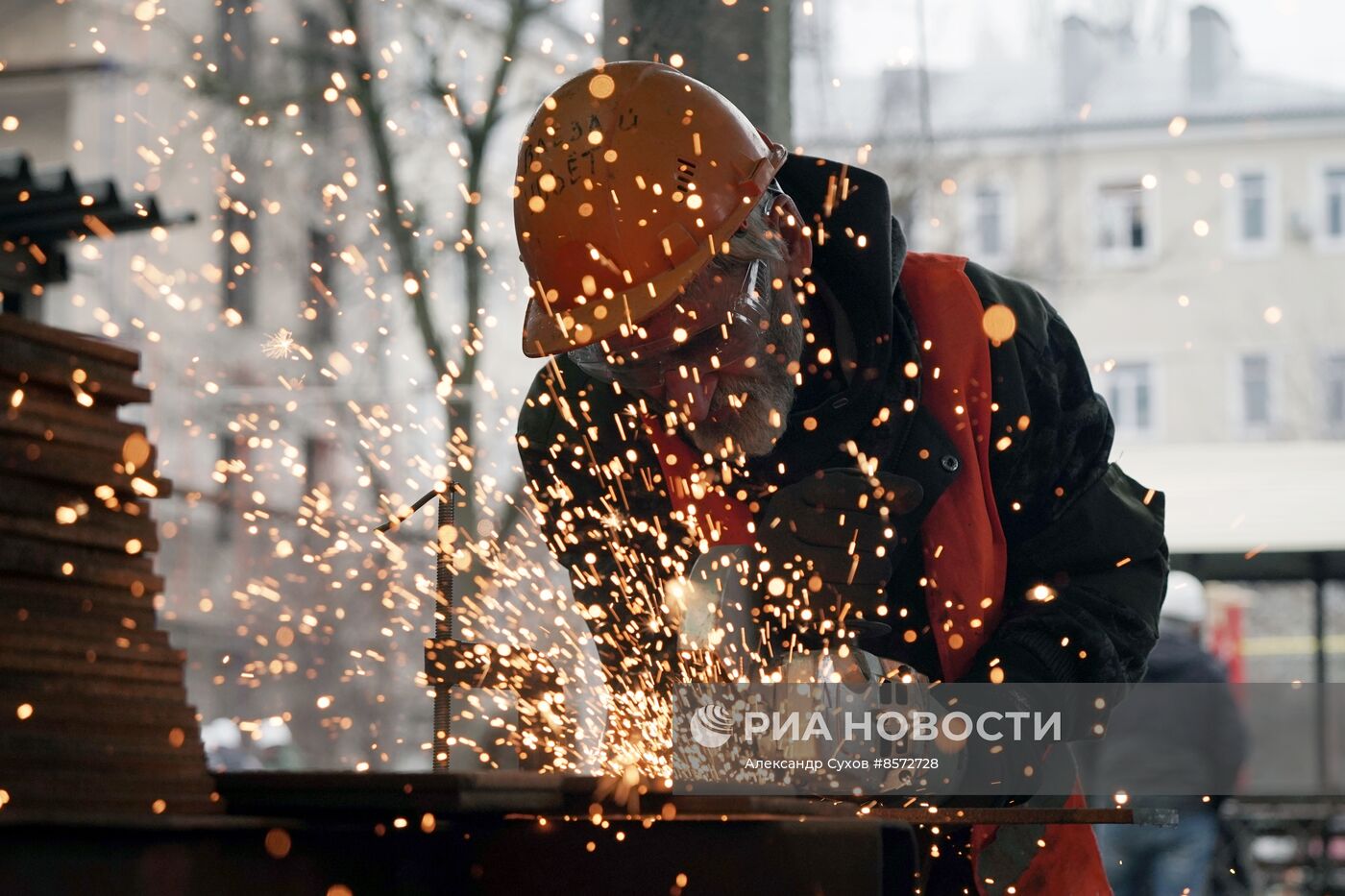 Восстановление разрушенных в ходе боевых действий домов в Мариуполе