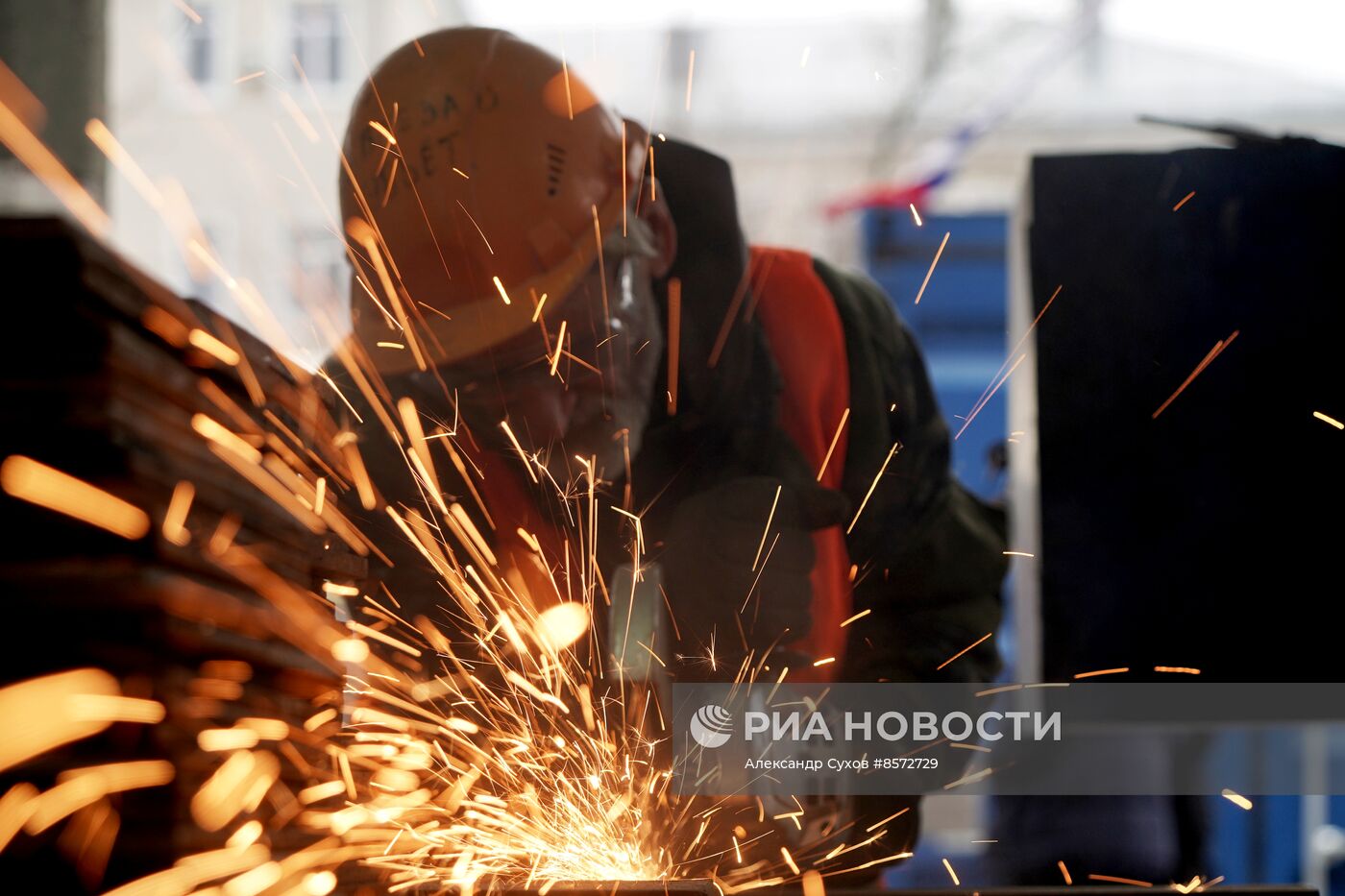 Восстановление разрушенных в ходе боевых действий домов в Мариуполе