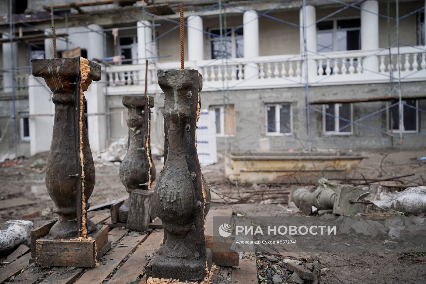 Восстановление разрушенных в ходе боевых действий домов в Мариуполе