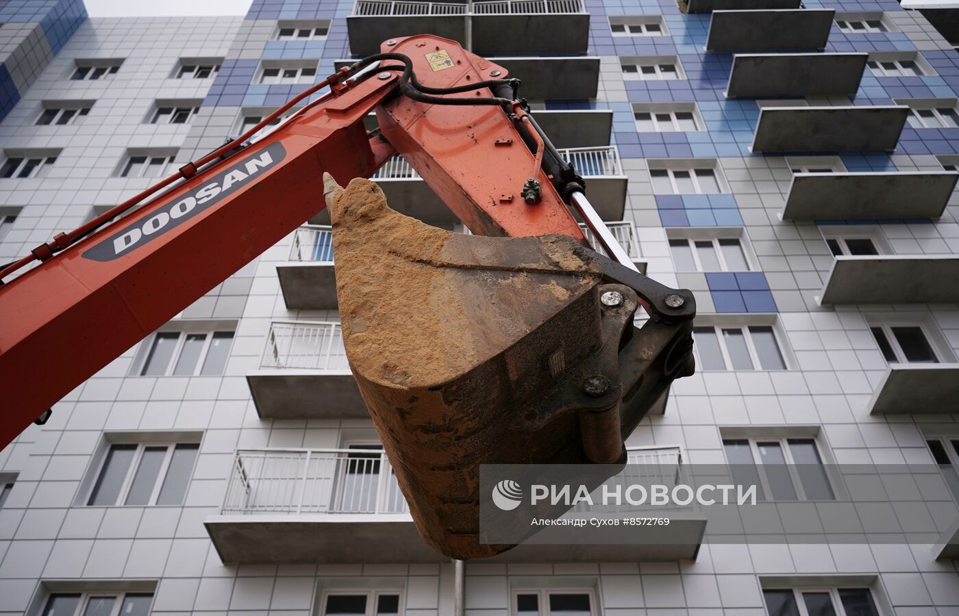 Восстановление разрушенных в ходе боевых действий домов в Мариуполе