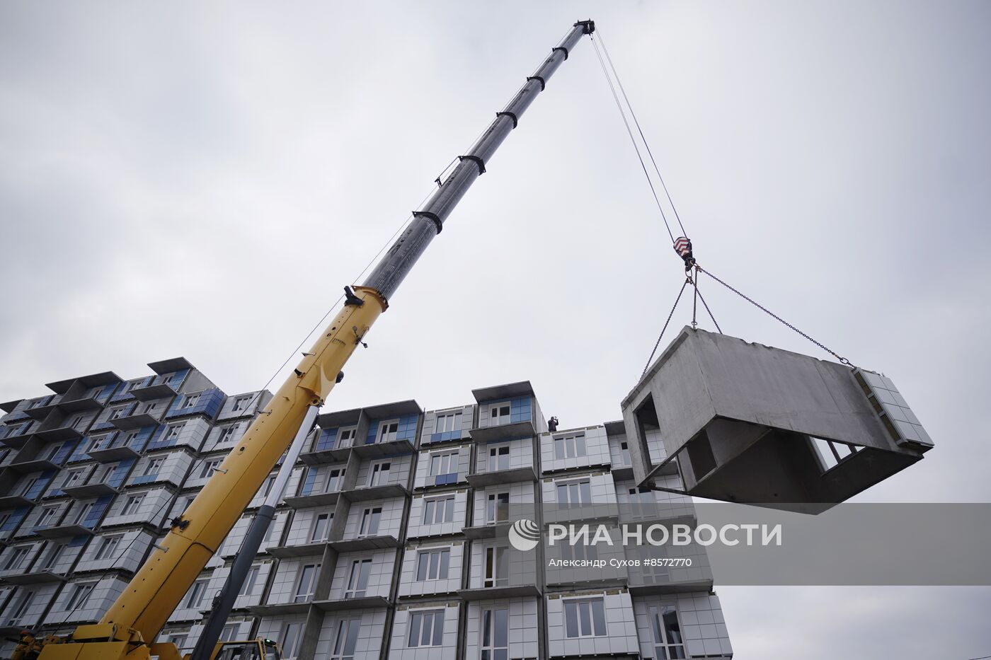 Восстановление разрушенных в ходе боевых действий домов в Мариуполе