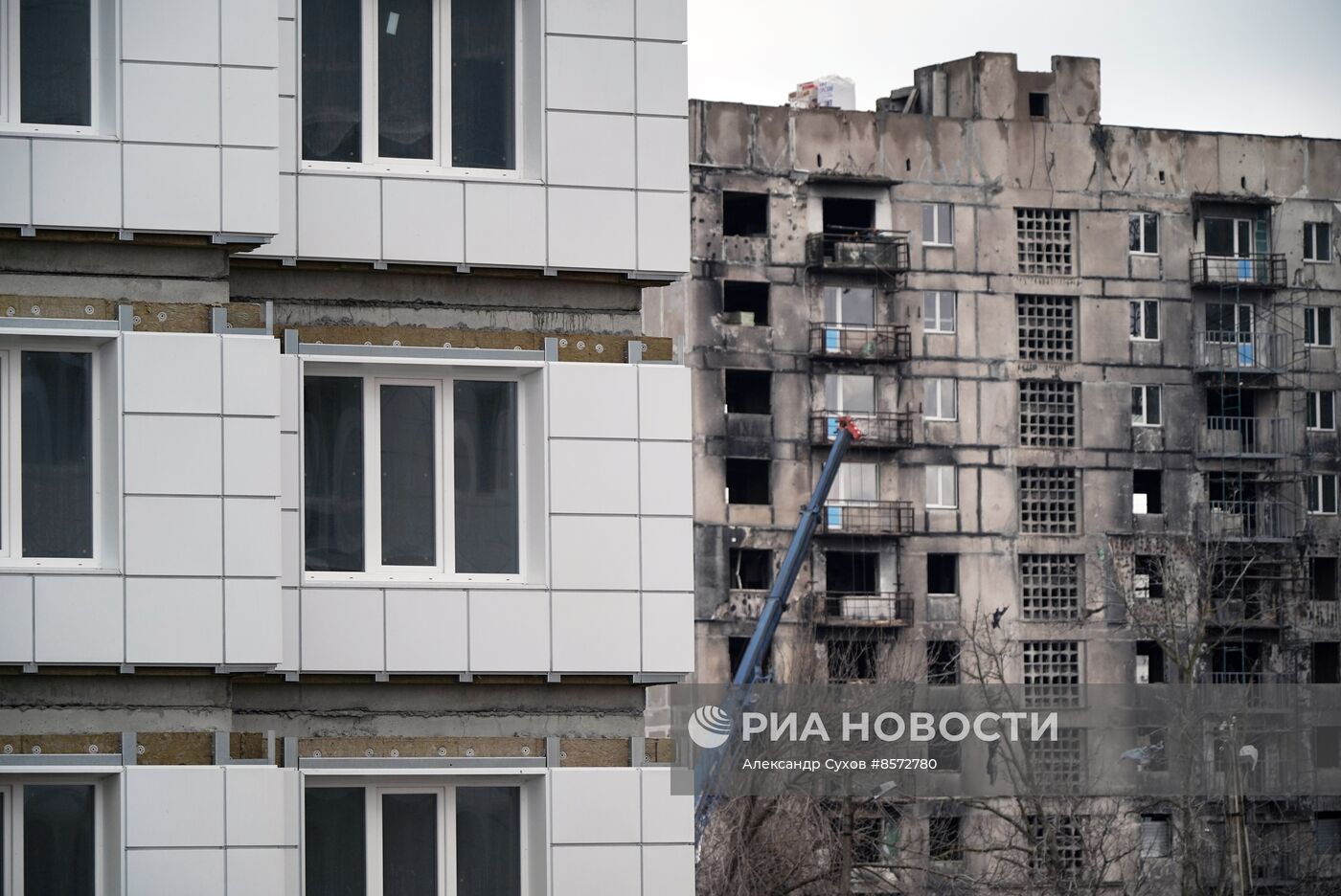 Восстановление разрушенных в ходе боевых действий домов в Мариуполе