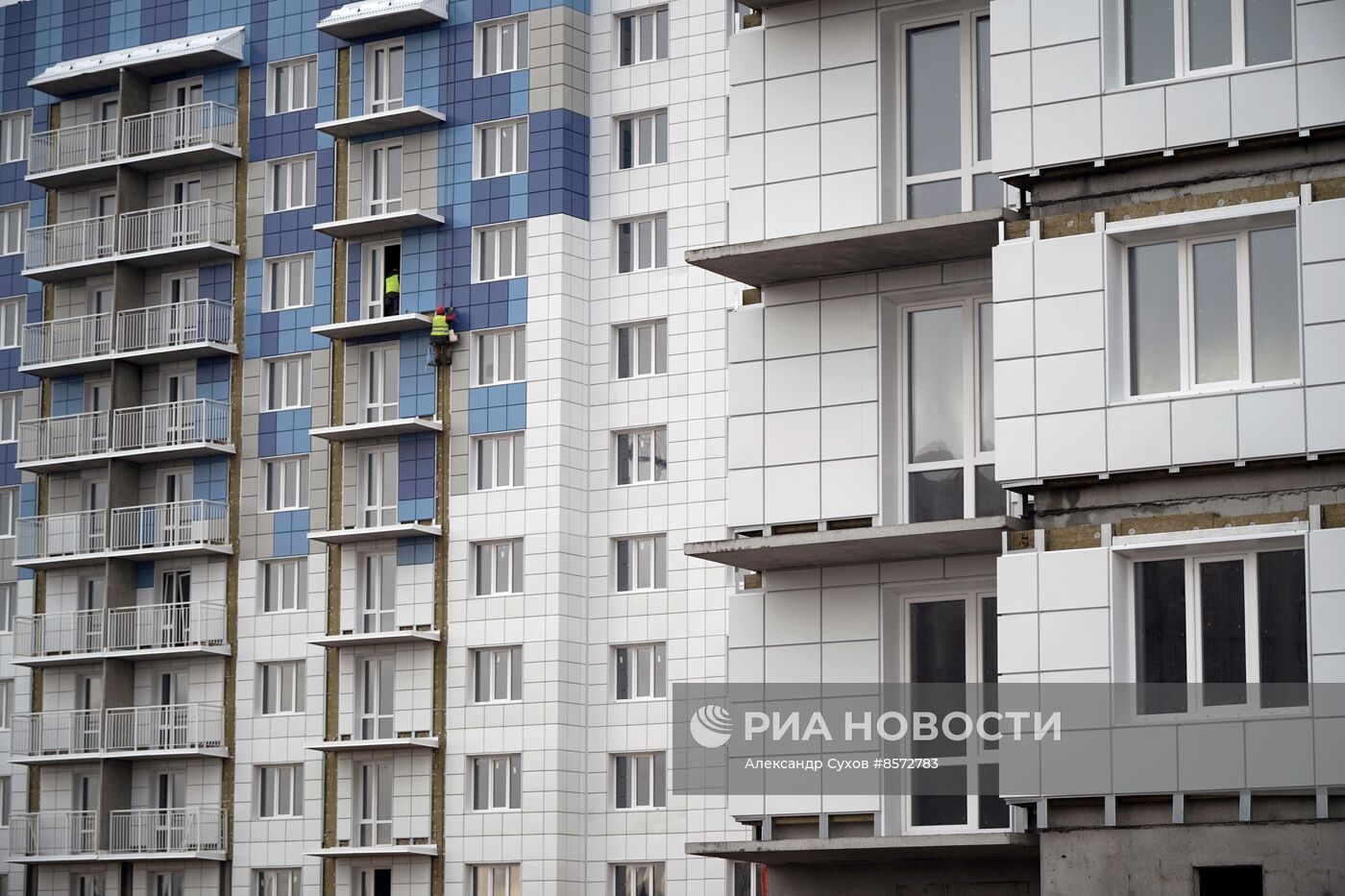 Восстановление разрушенных в ходе боевых действий домов в Мариуполе