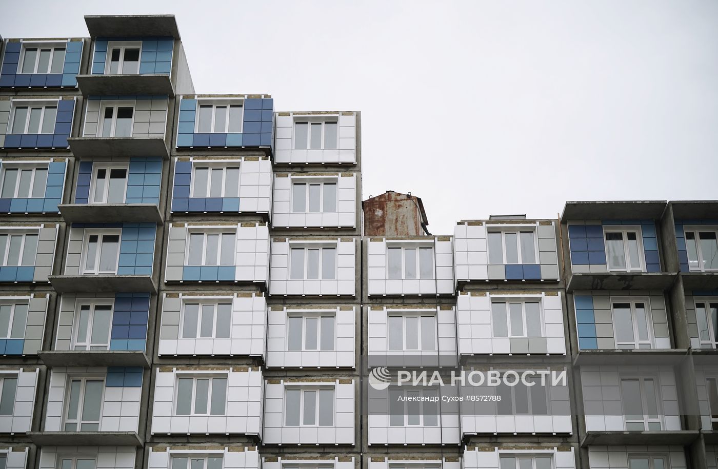 Восстановление разрушенных в ходе боевых действий домов в Мариуполе