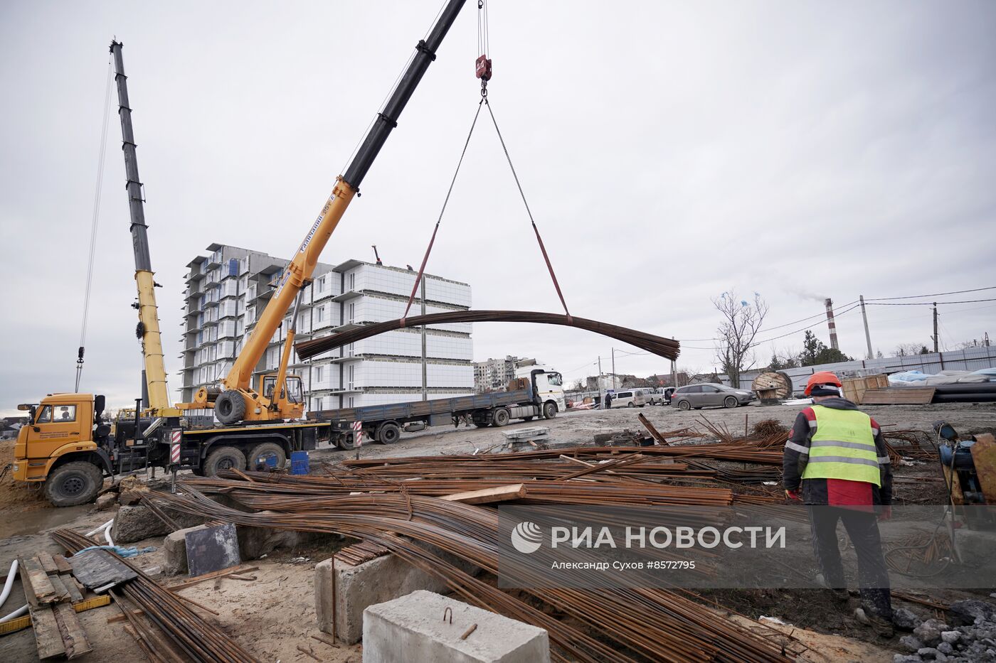 Восстановление разрушенных в ходе боевых действий домов в Мариуполе