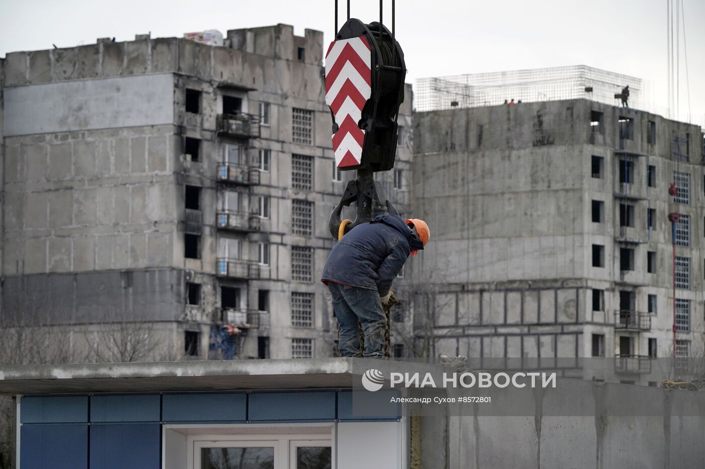 Восстановление разрушенных в ходе боевых действий домов в Мариуполе