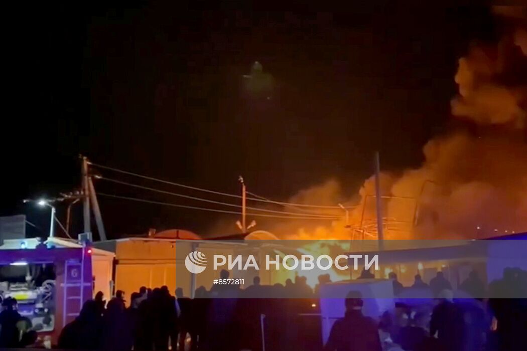 Пожар на вещевом рынке в Ростовской области