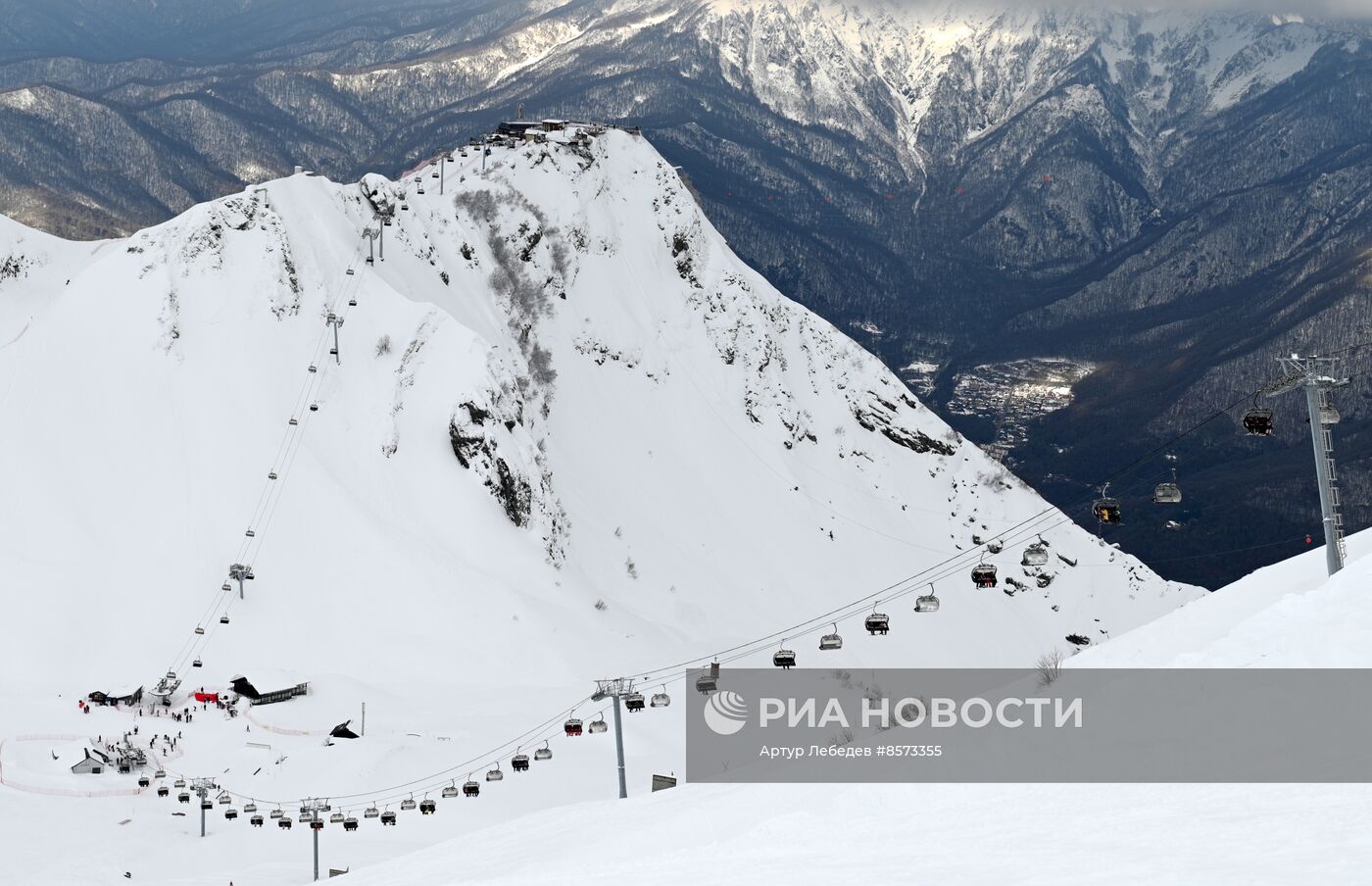 Старт зимнего сезона на горнолыжном курорте "Красная Поляна"