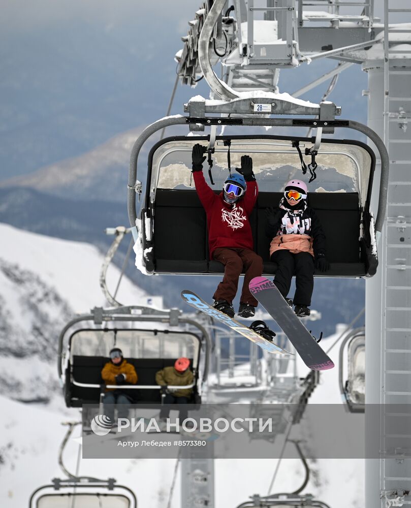 Старт зимнего сезона на горнолыжном курорте "Красная Поляна"