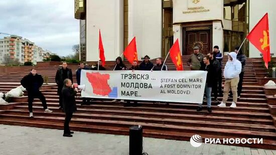 В центре Кишинева прошли акции сторонников и противников объединения Молдавии с Румынией