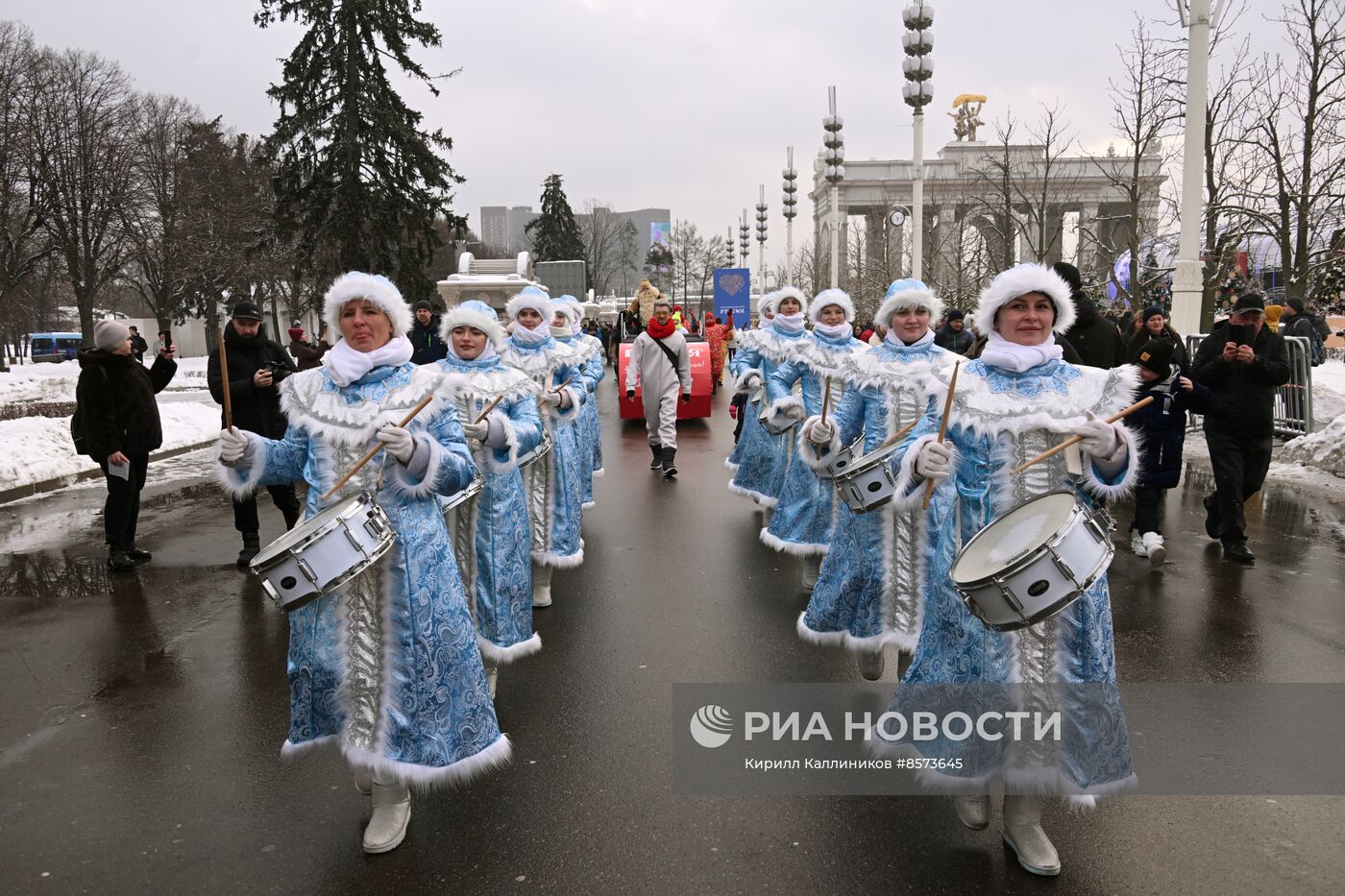 Выставка "Россия". День Деда Мороза: Кыш Бабай