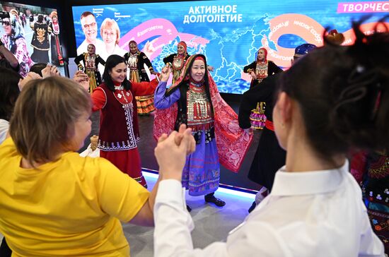 Международная выставка-форум "Россия"
День региона. Республика Башкортостан
Презентация проекта "Башкирское долголетие", Павильон С Минтруда России Место: Россия, Москва. Автор: Григорий Сысоев/РИА Новости. Выставка "Россия". День региона. Республика Башкортостан