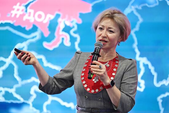 Международная выставка-форум "Россия"
День региона. Республика Башкортостан
Презентация проекта "Башкирское долголетие", Павильон С Минтруда России
Ленара Иванова, заместитель премьер-министра Правительства Республики Башкортостан - Министр семьи, труда и социальной защиты населения Республики Башкортостан Место: Россия, Москва. Автор: Григорий Сысоев/РИА Новости. Выставка "Россия". День региона. Республика Башкортостан