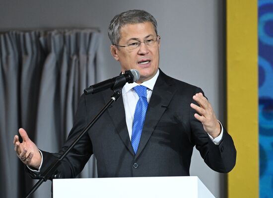 Международная выставка-форум "Россия"
День региона. Республика Башкортостан
Открытие Дня Региона, презентация Республики Башкортостан, Павильон № 75 (зал А, зона культурных проектов)
Радий Хабиров, Глава Республики Башкортостан
Место: Россия, Москва. Автор: Алексей Майшев/РИА Новости. Выставка "Россия". День региона. Республика Башкортостан