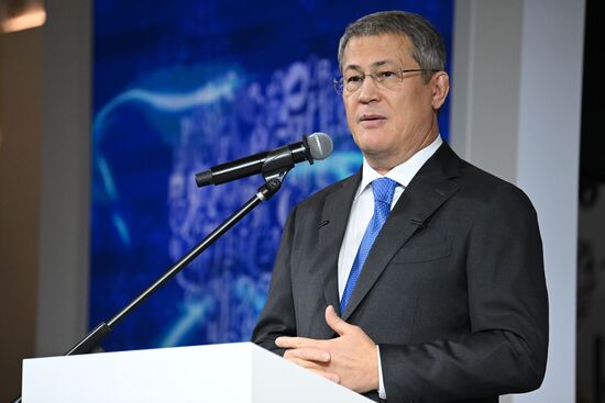 Международная выставка-форум "Россия"
День региона. Республика Башкортостан
Открытие Дня Региона, презентация Республики Башкортостан, Павильон № 75 (зал А, зона культурных проектов)
Радий Хабиров, Глава Республики Башкортостан
Место: Россия, Москва. Автор: Алексей Майшев/РИА Новости. Выставка "Россия". День региона. Республика Башкортостан