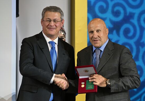 Международная выставка-форум "Россия"
День региона. Республика Башкортостан
Открытие Дня Региона, презентация Республики Башкортостан, Павильон № 75 (зал А, зона культурных проектов)
Радий Хабиров, Глава Республики Башкортостан (слева)
Михаил Мамиашвили, Президент Федерации спортивной борьбы России Место: Россия, Москва. Автор: Алексей Майшев/РИА Новости. Выставка "Россия". День региона. Республика Башкортостан