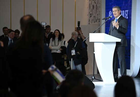 Международная выставка-форум "Россия"
День региона. Республика Башкортостан
Открытие Дня Региона, презентация Республики Башкортостан, Павильон № 75 (зал А, зона культурных проектов)
Радий Хабиров, Глава Республики Башкортостан
Место: Россия, Москва. Автор: Алексей Майшев/РИА Новости. Выставка "Россия". День региона. Республика Башкортостан