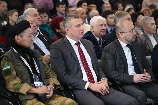 Международная выставка-форум "Россия"
День региона. Республика Башкортостан
Открытие Дня Региона, презентация Республики Башкортостан, Павильон № 75 (зал А, зона культурных проектов)
Дмитрий Крутой, чрезвычайный и полномочный посол Республики Беларусь в РФ (второй слева) Место: Россия, Москва. Автор: Алексей Майшев/РИА Новости. Выставка "Россия". День региона. Республика Башкортостан