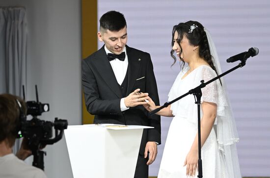 Международная выставка-форум "Россия"
День региона. Республика Башкортостан
Обряд национальной башкирской свадьбы, Павильон № 75 (зал А, зона культурных проектов)
Место: Россия, Москва. Автор: Алексей Майшев/РИА Новости. Выставка "Россия". День региона. Республика Башкортостан