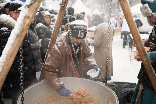 Международная выставка-форум "Россия"
День региона. Республика Башкортостан
"Зимний сабантуй", Уличное пространство рядом с Павильоном № 75
Место: Россия, Москва. Автор: Алексей Майшев/РИА Новости. Выставка "Россия". День региона. Республика Башкортостан