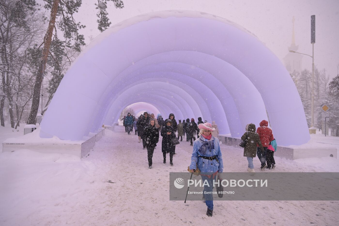 Работа выставки "Россия"