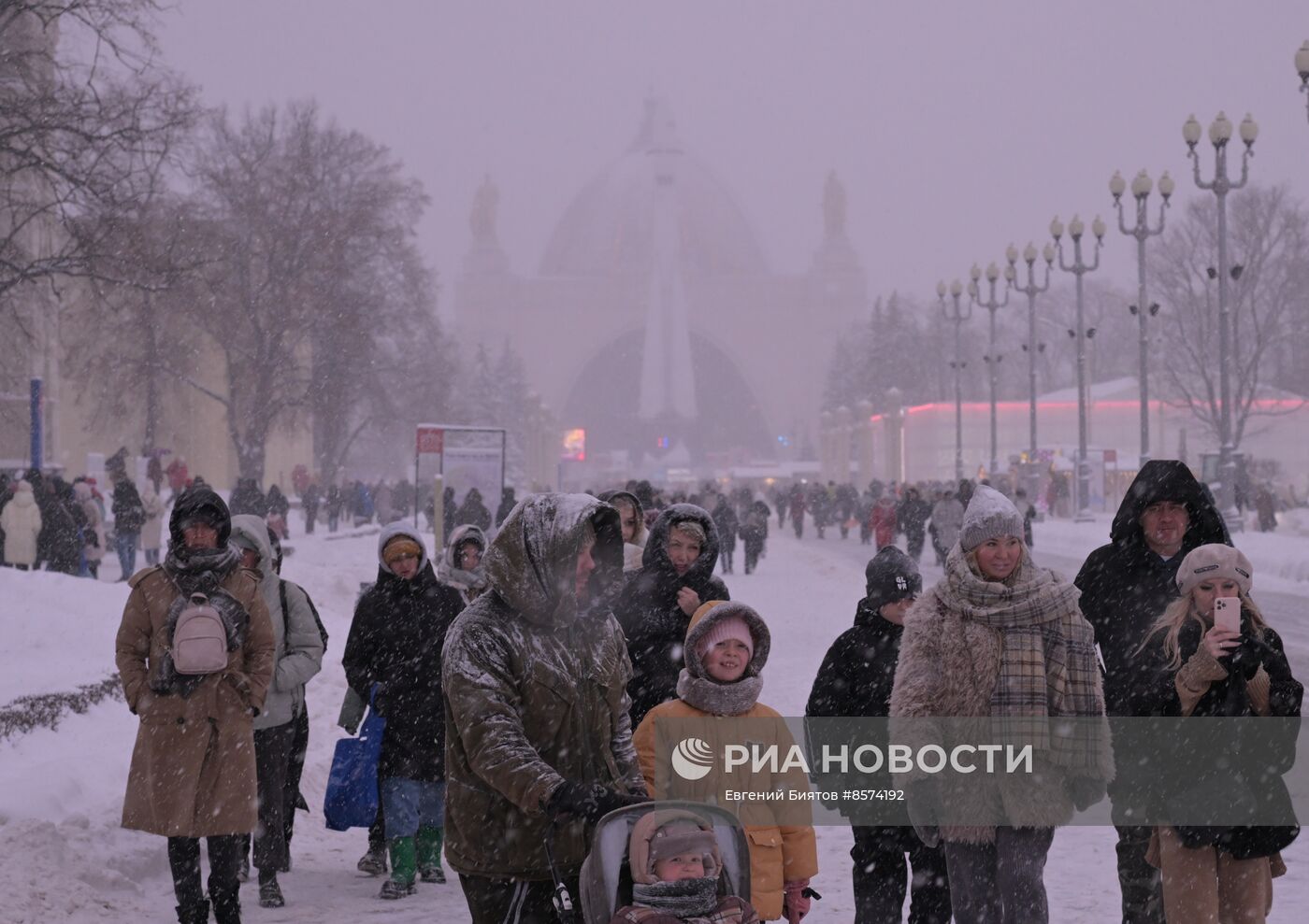 Работа выставки "Россия"