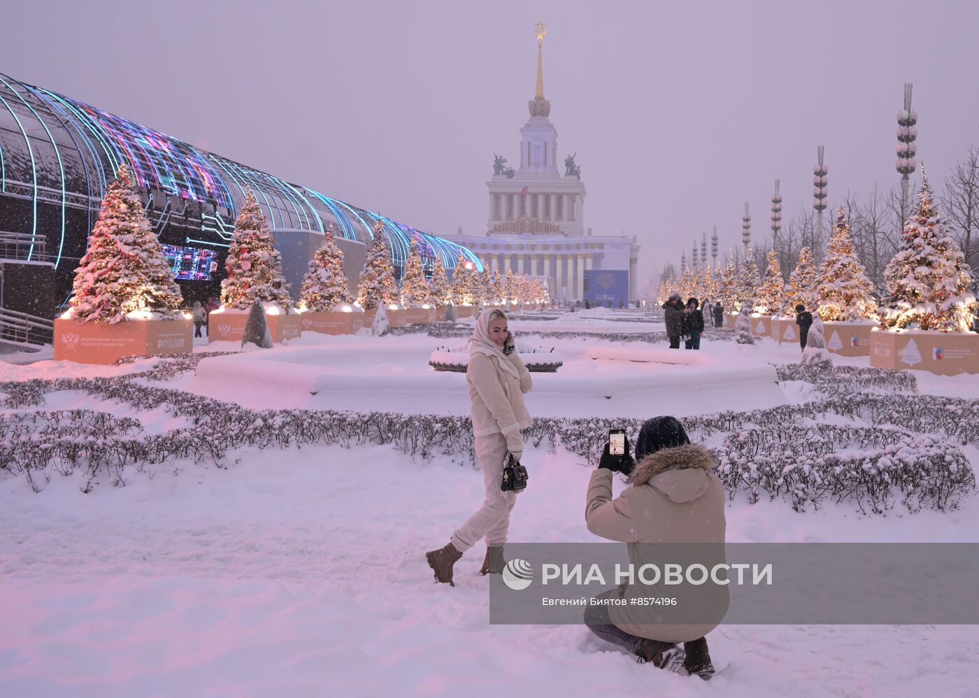 Работа выставки "Россия"