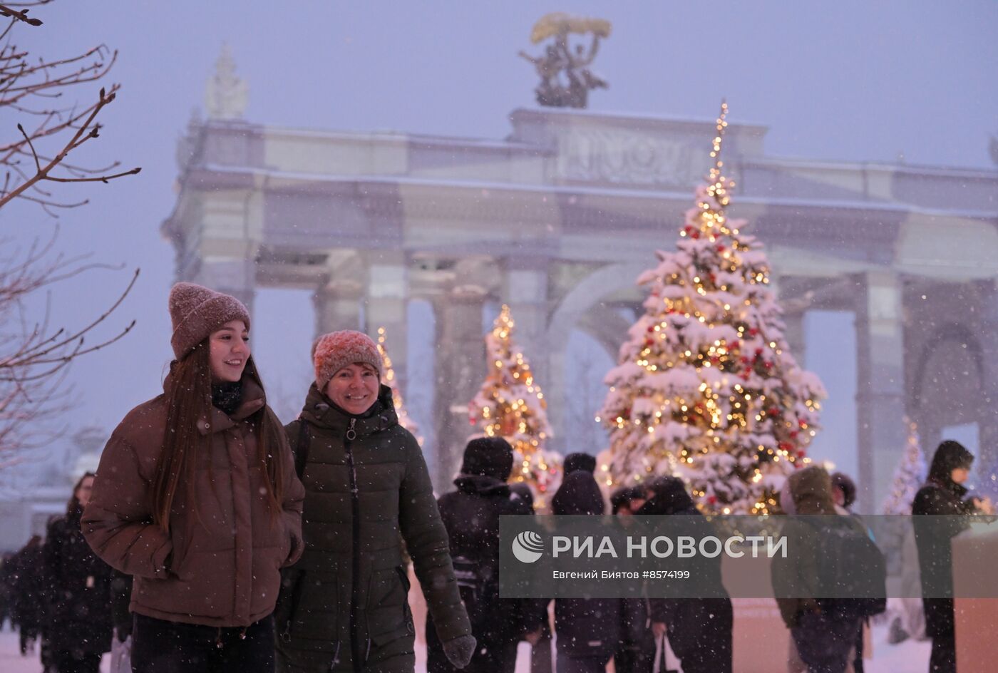 Работа выставки "Россия"