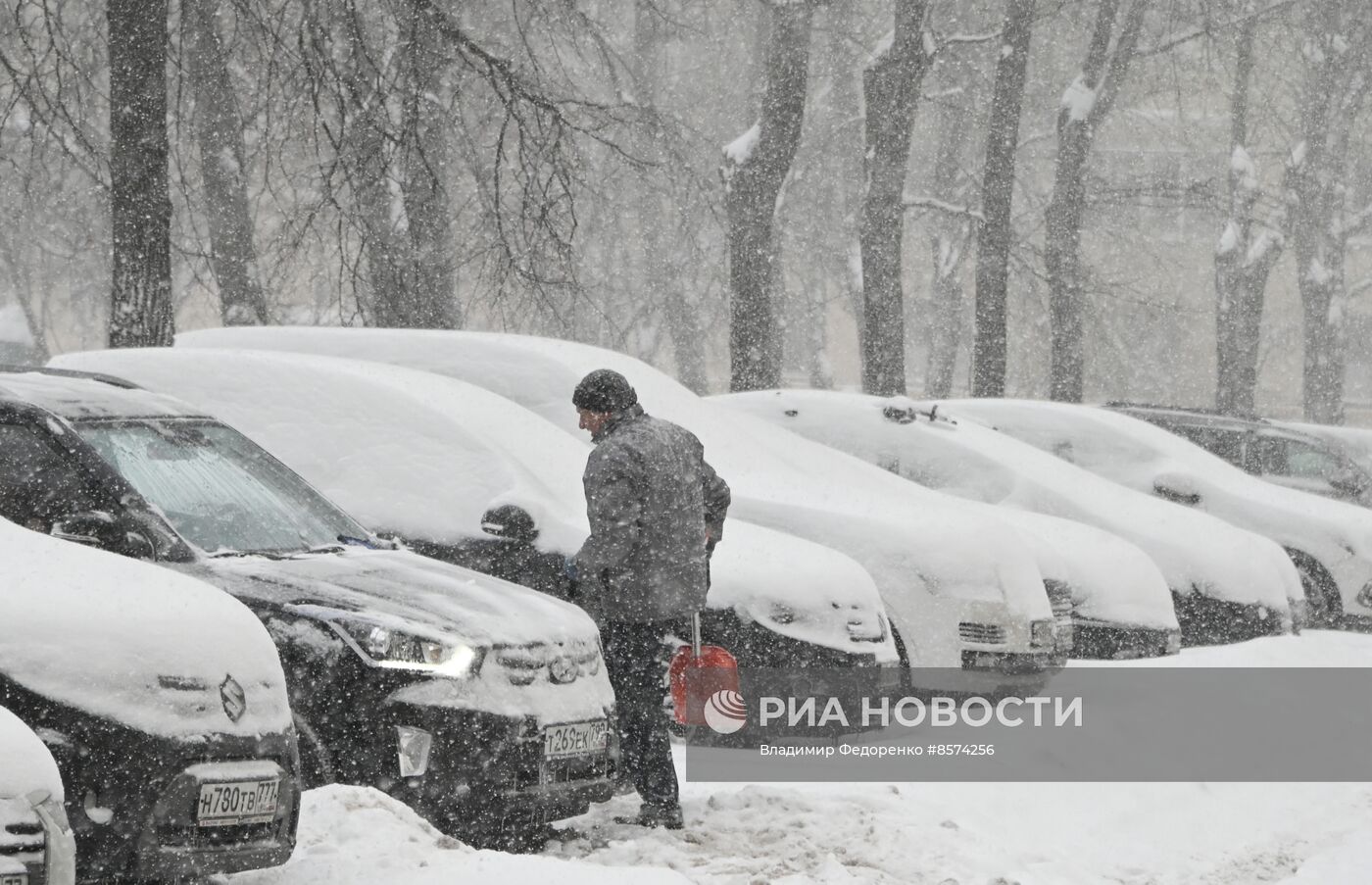 Снег в Москве