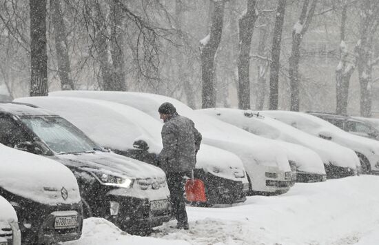 Снег в Москве